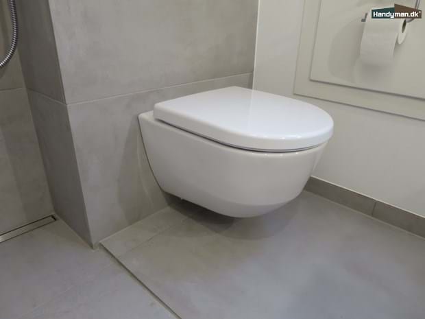 Et væghængt toilet kan skabe rene linier