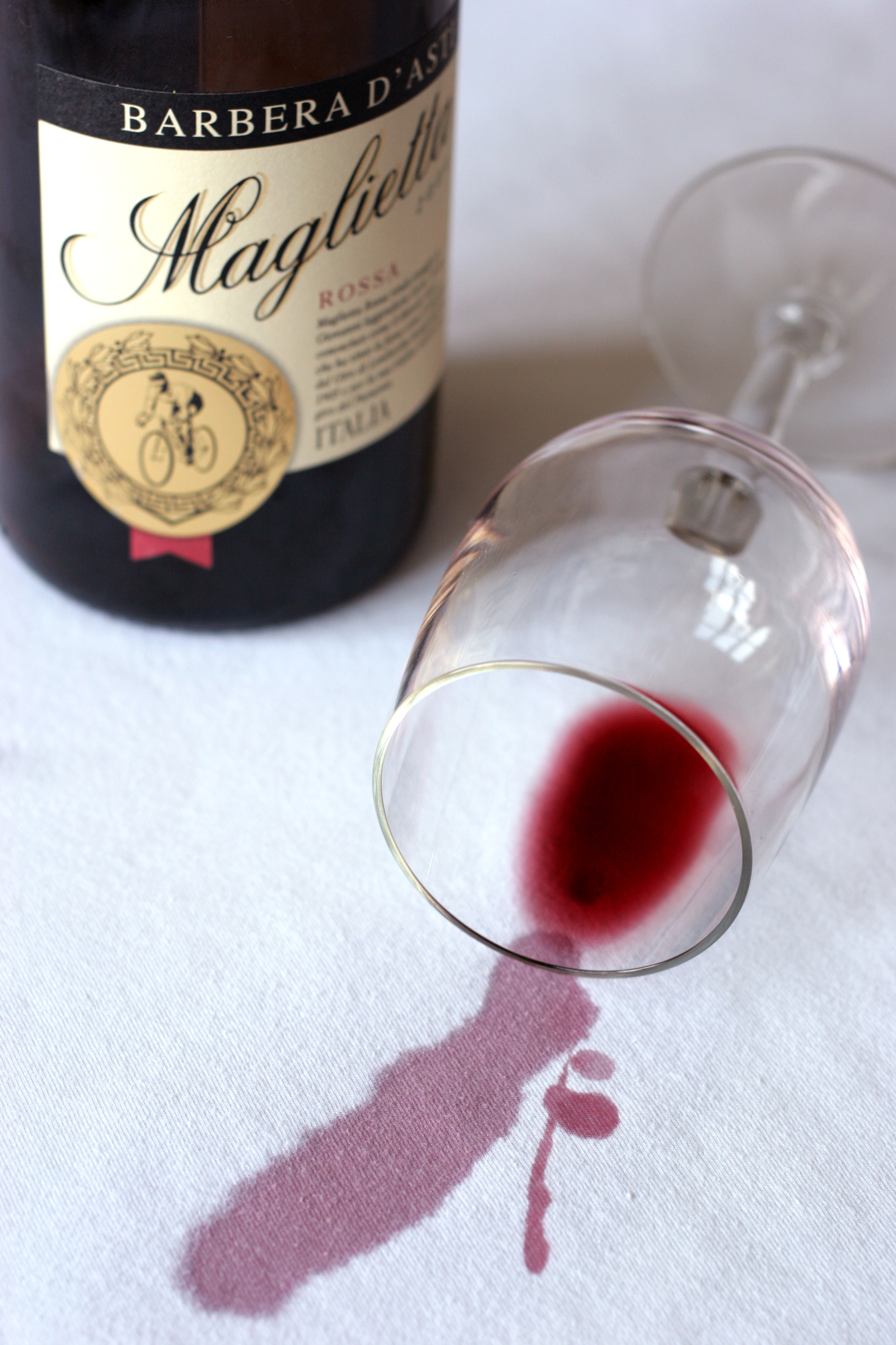 Afrensning af rødvinspletter