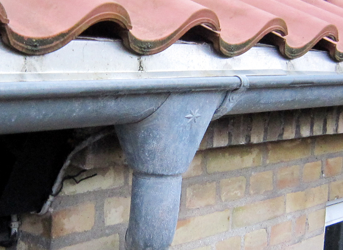 Hvordan fjernes hvidrust fra zinktagrender