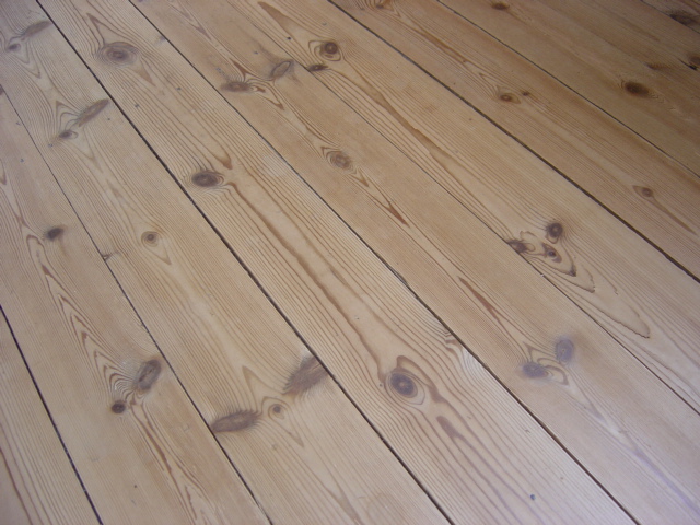 Oliepletter på trægulv kan fjernes!