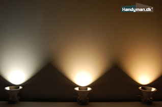 Hvordan betegnes den varme farve på LED lys
