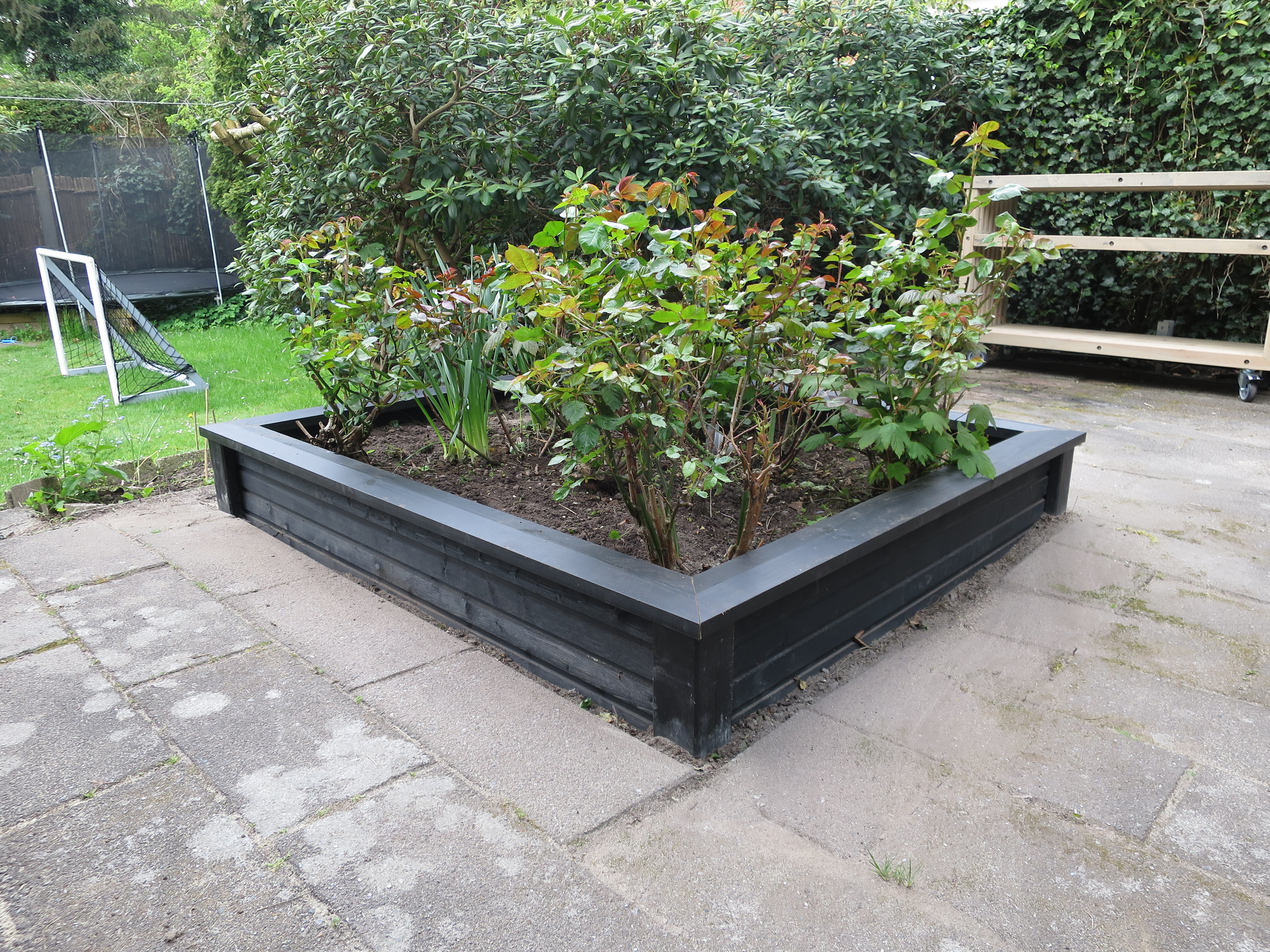 Byg et flot højbed af hegnsprodukter