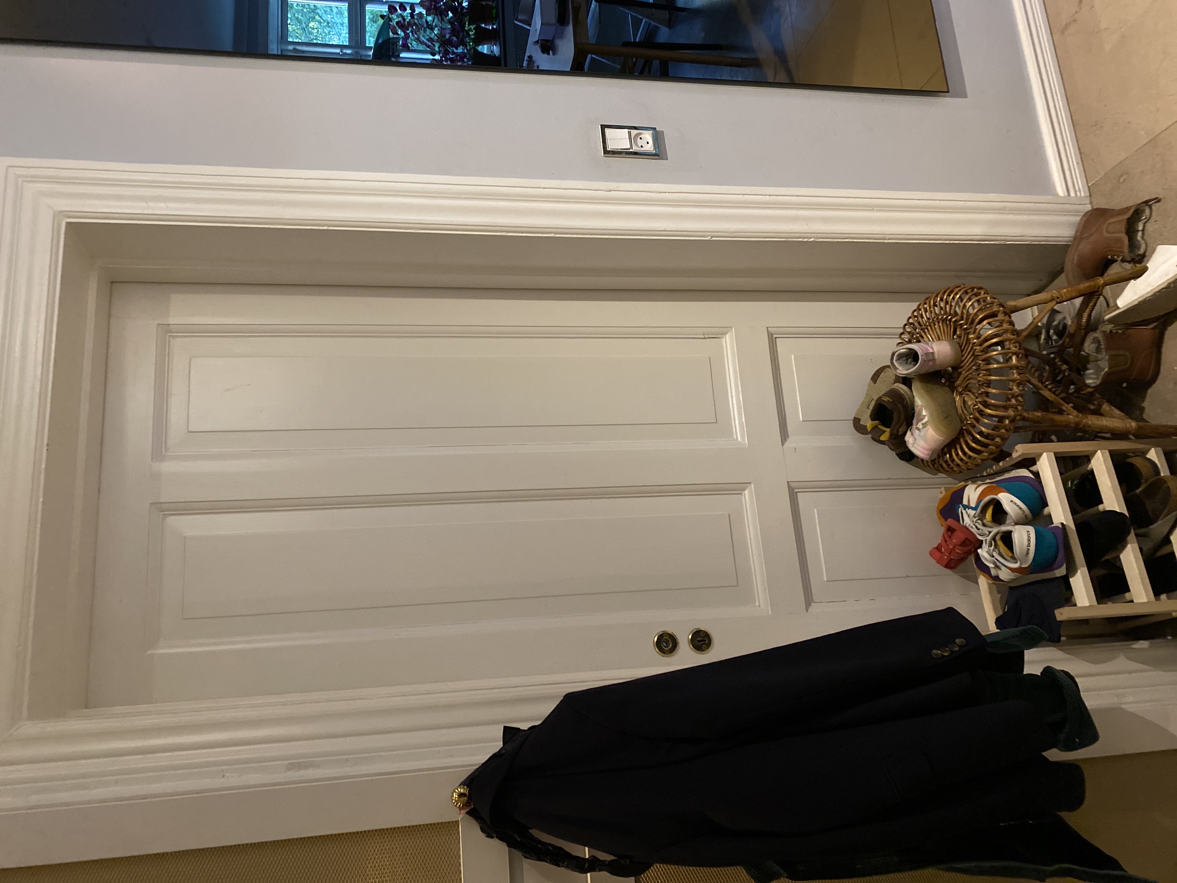 Blænd to døre til skab 