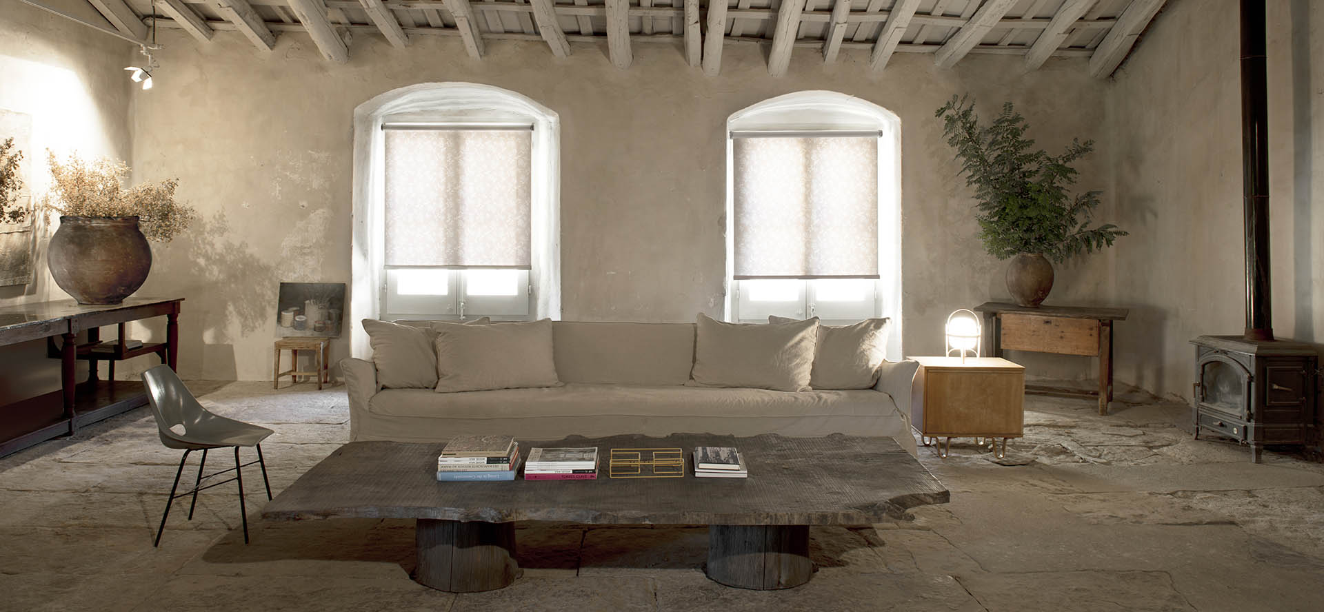 Udsmyk dit hjem med elegante gardiner: en guide til tre forskellige typer