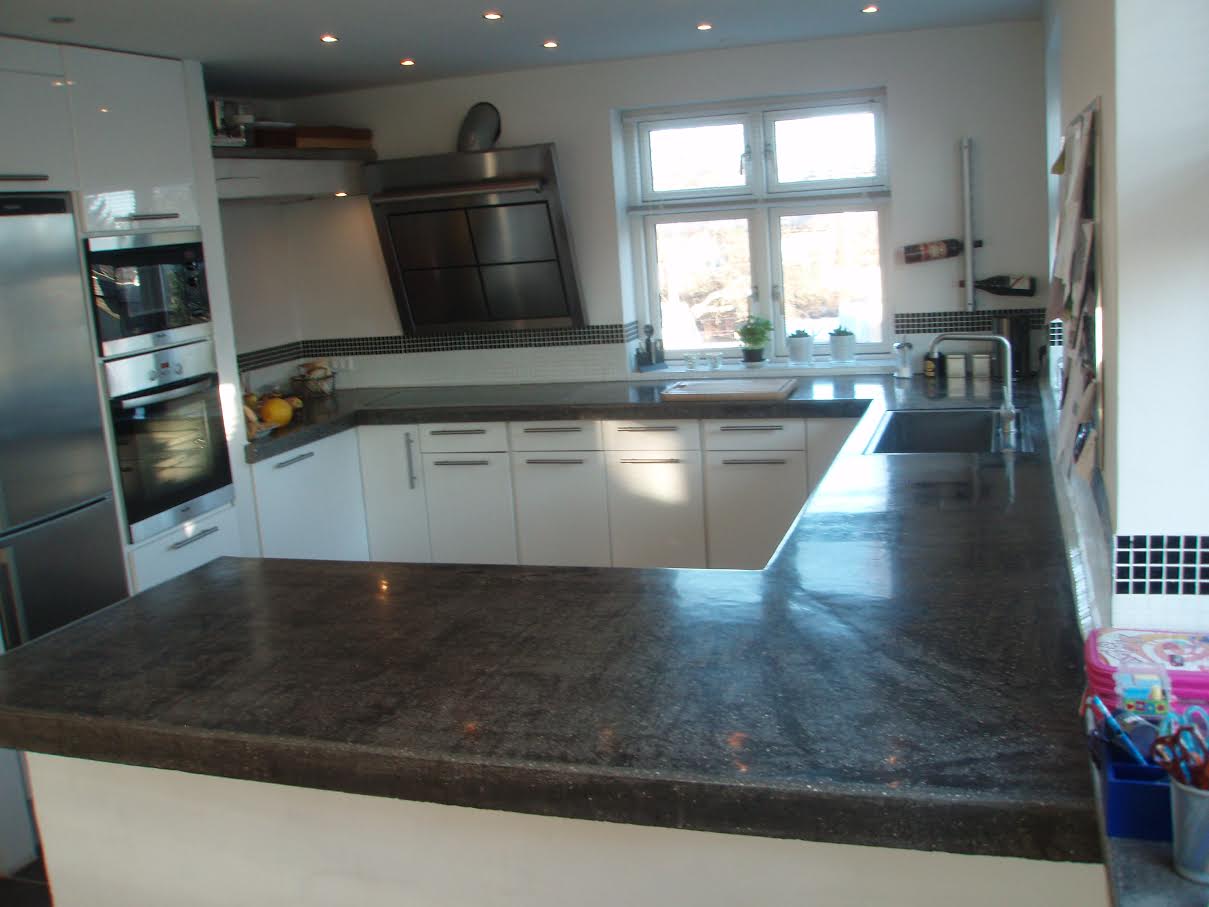 Betonbordplader, støbning og højglanspolering