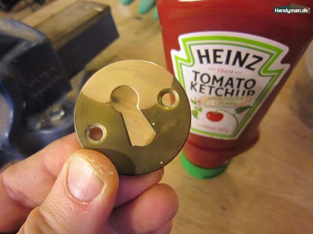 Tomat ketchup til rensning af messing og kobber